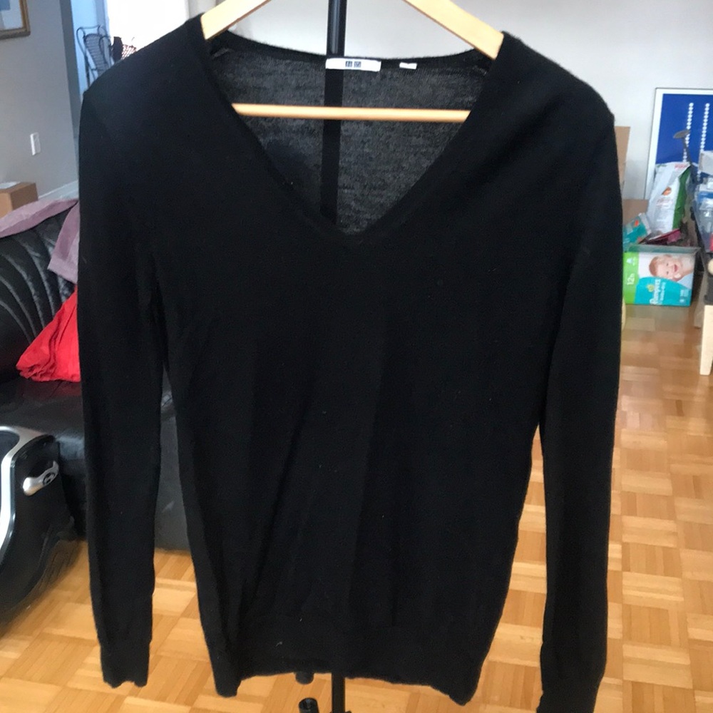 UNIQLO SWEATER SIZE L